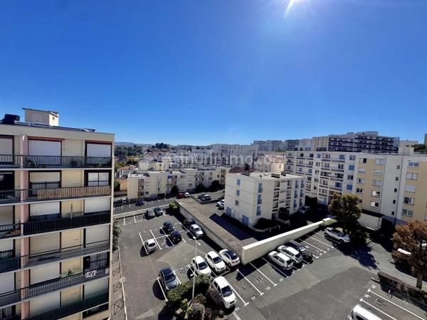 Vente                                                      Appartement
                        
                     3 pièces                      66 m2                     à Clermont-Ferrand