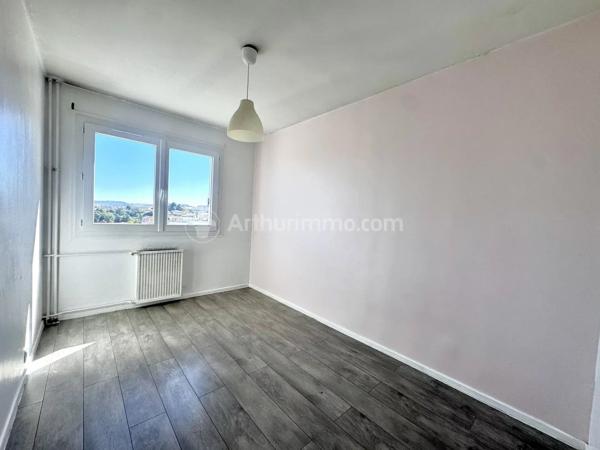 Vente                                                      Appartement
                        
                     3 pièces                      66 m2                     à Clermont-Ferrand