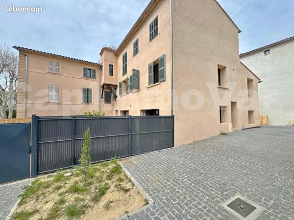 LE CASTELLET –  T3 RÉNOVÉ – DERNIER ÉTAGE – CADRE EXCEPTIONNEL