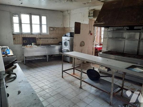 Ancien hôtel restaurant, NEUVY-SUR-BARABGEON