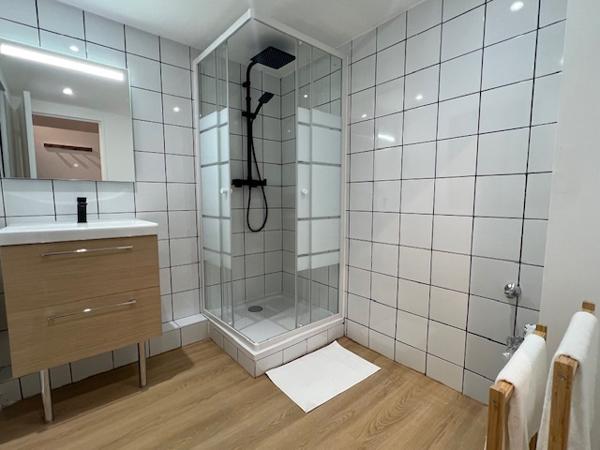 Marseille (13007) VENTE STUDIO RÉNOVÉ 26,91 M2 CARREZ EXPO EST 2ÈME ÉTAGE ASCENSEUR LE GALION BD AUGUSTIN CIEUSSA 13007 MARSEILL