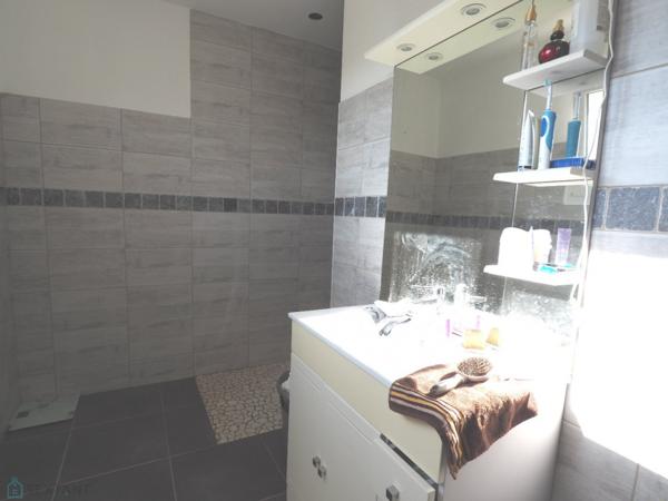 Maison 4 chambres + petit bureau sur sous-sol Complet