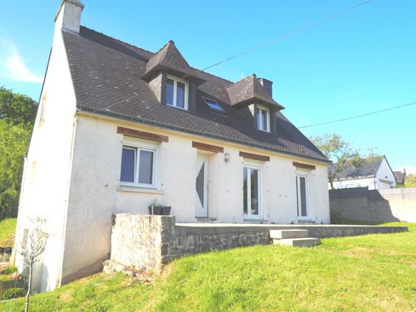 Maison 4 chambres + petit bureau sur sous-sol Complet