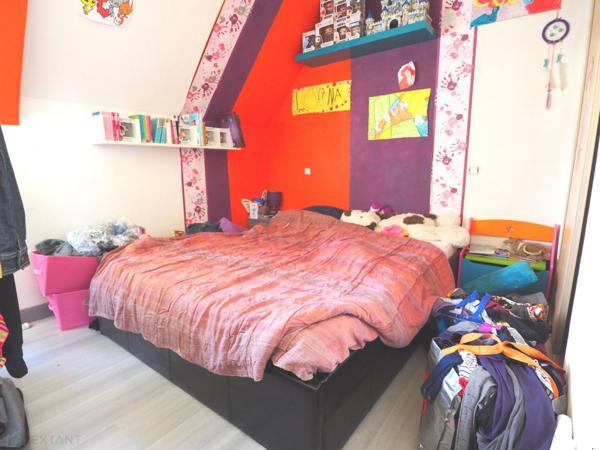 Maison 4 chambres + petit bureau sur sous-sol Complet