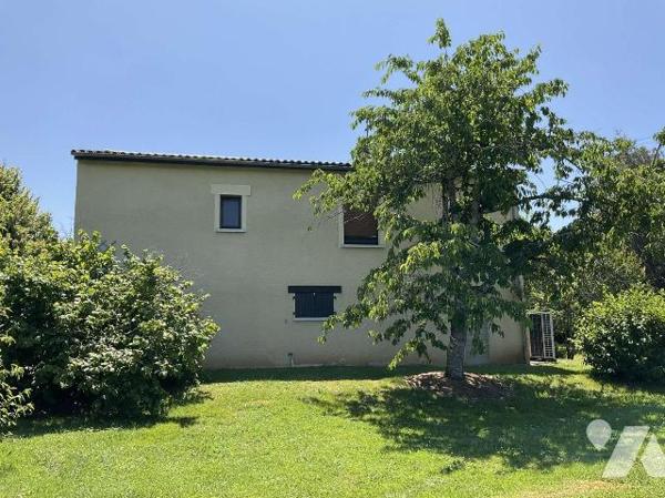 A VENDRE : Aux portes de GOURDON (Lot - 46), maison d'habitation avec tout confort, sur un  bea...