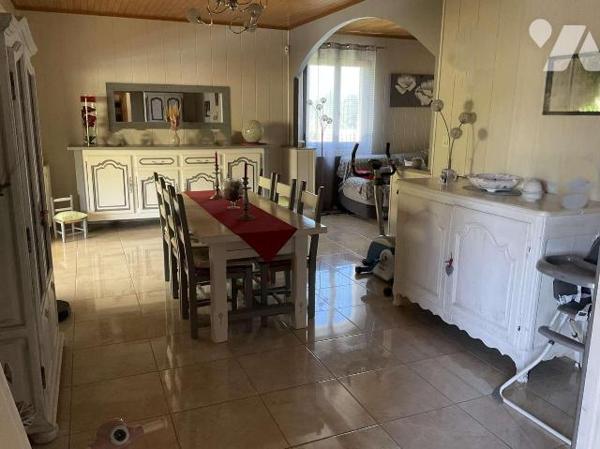 A VENDRE : Aux portes de GOURDON (Lot - 46), maison d'habitation avec tout confort, sur un  bea...