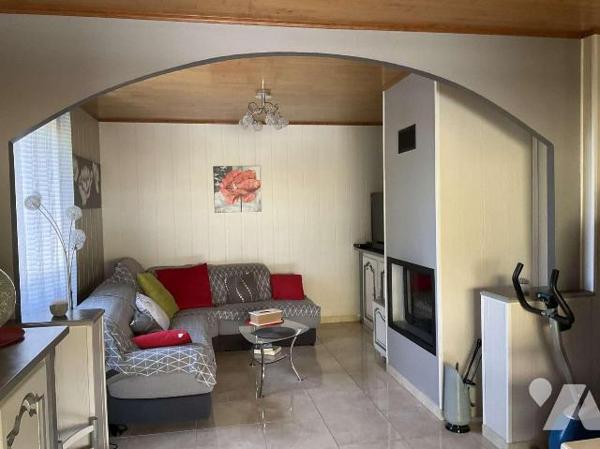 A VENDRE : Aux portes de GOURDON (Lot - 46), maison d'habitation avec tout confort, sur un  bea...