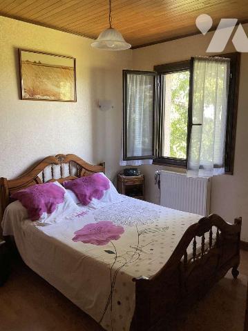 A VENDRE : Aux portes de GOURDON (Lot - 46), maison d'habitation avec tout confort, sur un  bea...