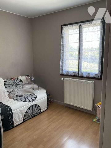 A VENDRE : Aux portes de GOURDON (Lot - 46), maison d'habitation avec tout confort, sur un  bea...