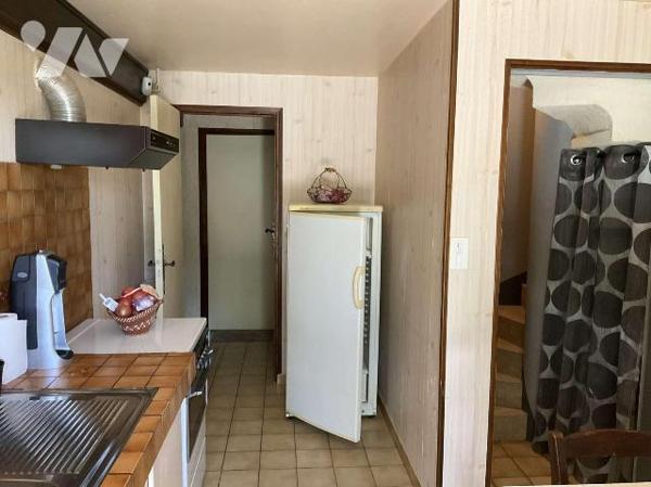 A VENDRE : Aux portes de GOURDON (Lot - 46), maison d'habitation avec tout confort, sur un  bea...
