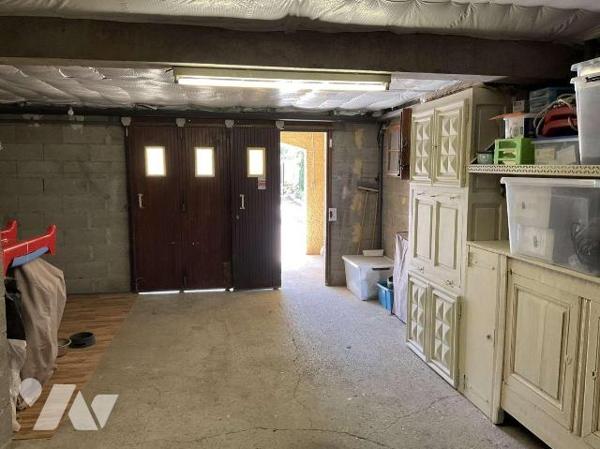 A VENDRE : Aux portes de GOURDON (Lot - 46), maison d'habitation avec tout confort, sur un  bea...