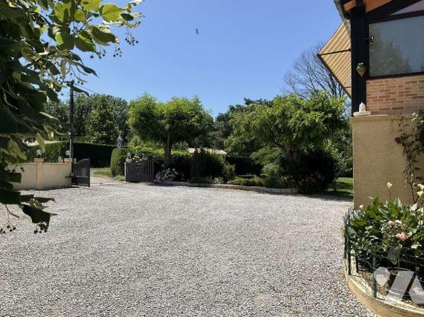 A VENDRE : Aux portes de GOURDON (Lot - 46), maison d'habitation avec tout confort, sur un  bea...