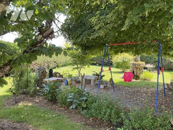 A VENDRE : Aux portes de GOURDON (Lot - 46), maison d'habitation avec tout confort, sur un  bea...