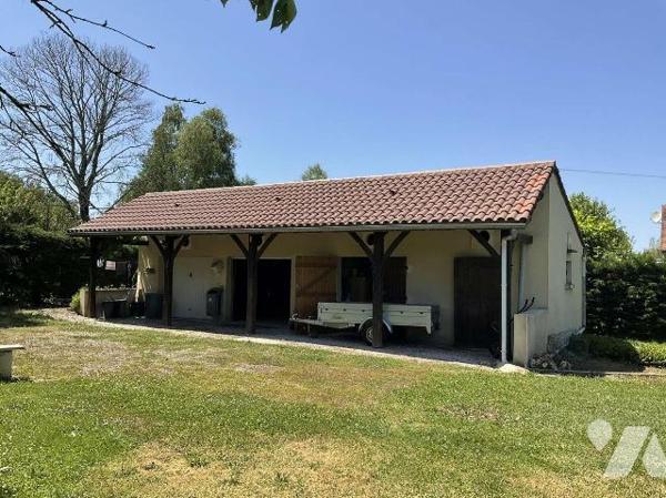 A VENDRE : Aux portes de GOURDON (Lot - 46), maison d'habitation avec tout confort, sur un  bea...