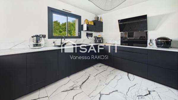 MAISON DE 140 M² 3 CHAMBRES PISCINE TERRASSE ET JARDIN