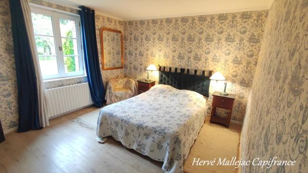 Magnifique longère de caractère proche FÉCAMP de 212 m² sur un terrain de 4500 m² avec étang ,garage et dépendance. 5 Chambres.