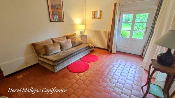 Magnifique longère de caractère proche FÉCAMP de 212 m² sur un terrain de 4500 m² avec étang ,garage et dépendance. 5 Chambres.