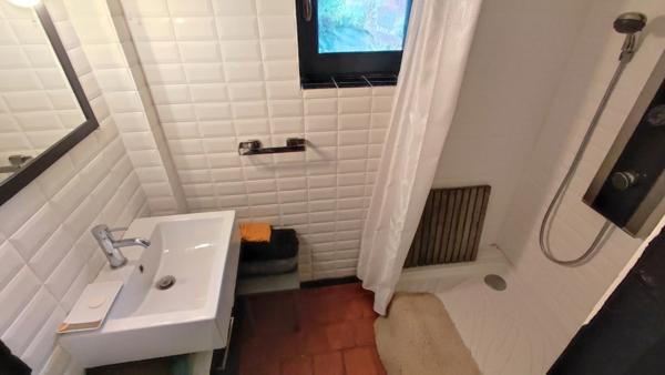 Magnifique longère de caractère proche FÉCAMP de 212 m² sur un terrain de 4500 m² avec étang ,garage et dépendance. 5 Chambres.