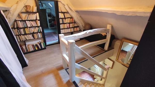 Magnifique longère de caractère proche FÉCAMP de 212 m² sur un terrain de 4500 m² avec étang ,garage et dépendance. 5 Chambres.