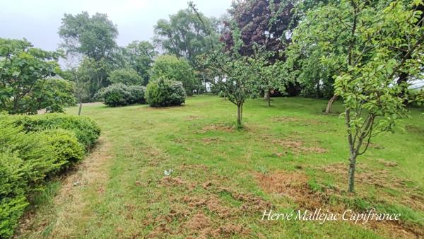Magnifique longère de caractère proche FÉCAMP de 212 m² sur un terrain de 4500 m² avec étang ,garage et dépendance. 5 Chambres.