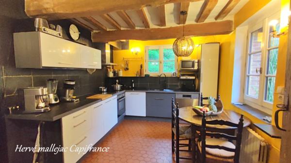 Magnifique longère de caractère proche FÉCAMP de 212 m² sur un terrain de 4500 m² avec étang ,garage et dépendance. 5 Chambres.