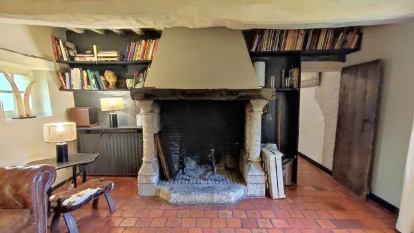 Magnifique longère de caractère proche FÉCAMP de 212 m² sur un terrain de 4500 m² avec étang ,garage et dépendance. 5 Chambres.