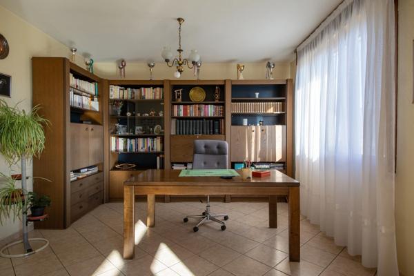 RUPT SUR MOSELLE (88)A vendre propriété T 10 pièces de 195m² sur sous sol + 4 box à chevaux +rucher, terrain 3.6 hectares.