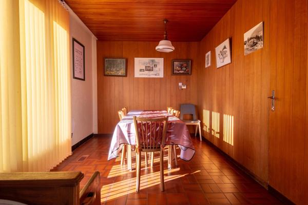 RUPT SUR MOSELLE (88)A vendre propriété T 10 pièces de 195m² sur sous sol + 4 box à chevaux +rucher, terrain 3.6 hectares.