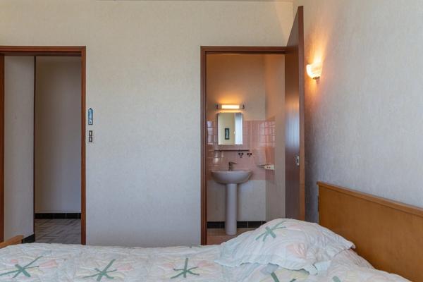 RUPT SUR MOSELLE (88)A vendre propriété T 10 pièces de 195m² sur sous sol + 4 box à chevaux +rucher, terrain 3.6 hectares.