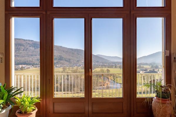 RUPT SUR MOSELLE (88)A vendre propriété T 10 pièces de 195m² sur sous sol + 4 box à chevaux +rucher, terrain 3.6 hectares.