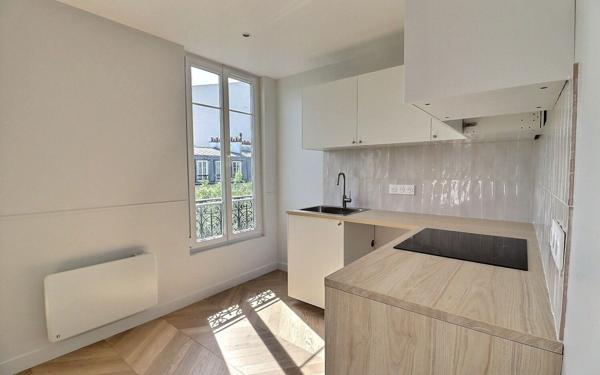 Appartement à vendre    3 pièces • 46,15 m2 Paris 20