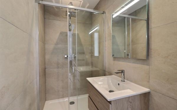 Appartement à vendre    3 pièces • 46,15 m2 Paris 20