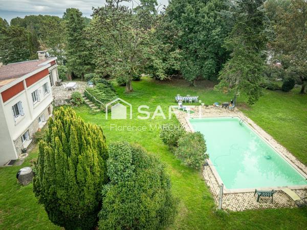 Grande maison familiale avec superbe jardin, piscine et terrain constructible !