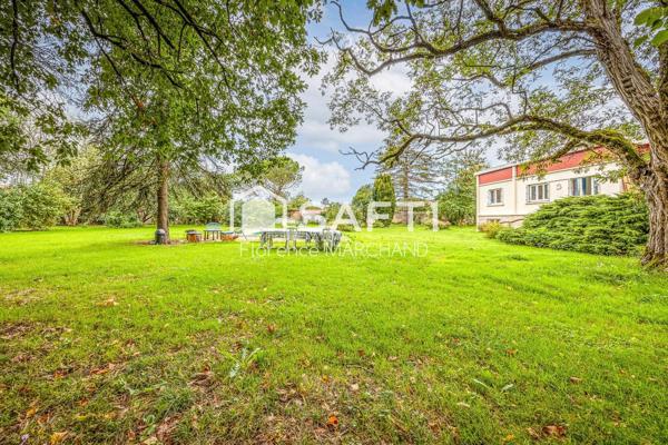 Grande maison familiale avec superbe jardin, piscine et terrain constructible !