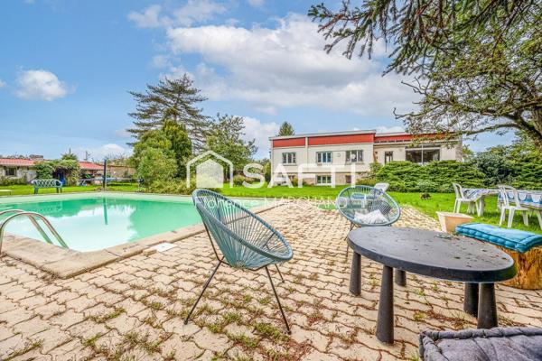 Grande maison familiale avec superbe jardin, piscine et terrain constructible !