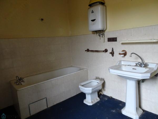 Ensemble immobilier ( logement F4, grange et jardin)