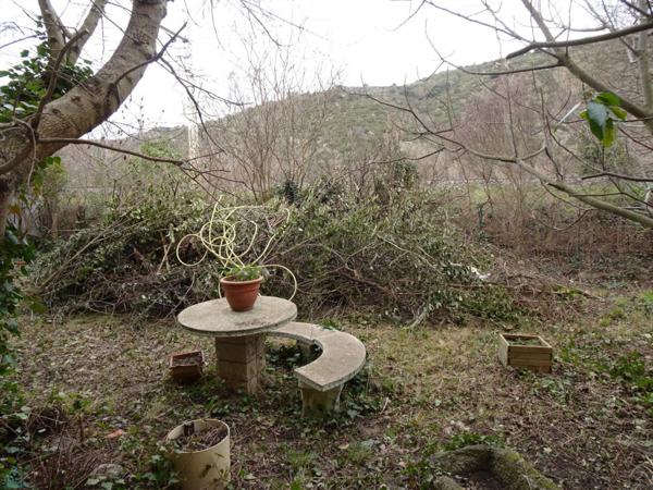 Ensemble immobilier ( logement F4, grange et jardin)