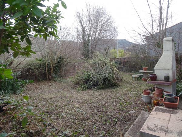 Ensemble immobilier ( logement F4, grange et jardin)