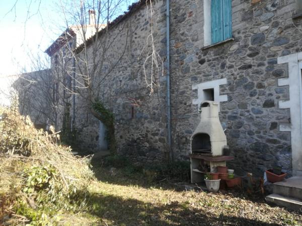 Ensemble immobilier ( logement F4, grange et jardin)