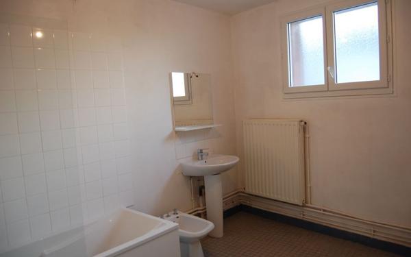 Maison à louer    3 pièces •  Saint-Bouize