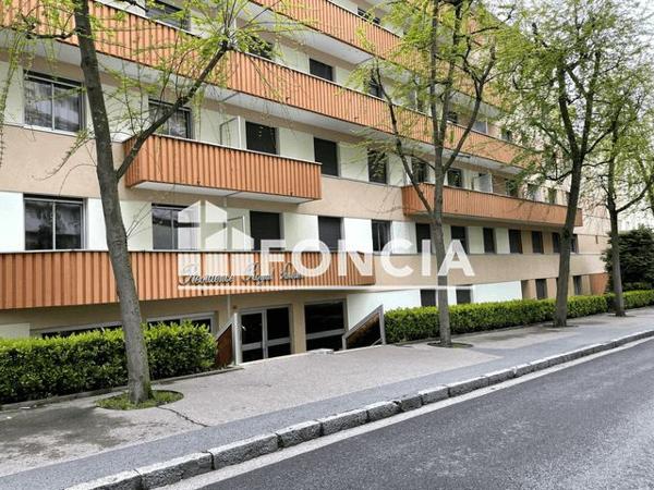 Location Studio 32 m² - 4 RUE DE LA CONVENTION Saint Etienne 42100