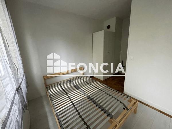 Location Studio 32 m² - 4 RUE DE LA CONVENTION Saint Etienne 42100