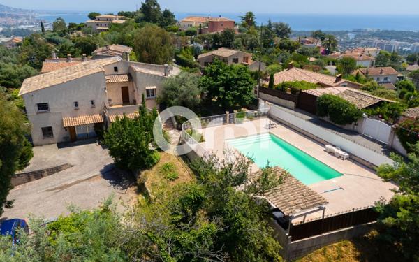 Maison à vendre    8 pièces • 280 m2 Mandelieu-la-Napoule