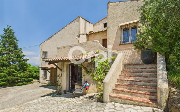 Maison à vendre    8 pièces • 280 m2 Mandelieu-la-Napoule