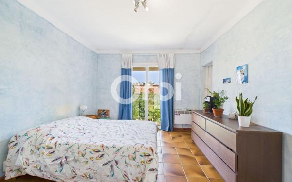 Maison à vendre    8 pièces • 280 m2 Mandelieu-la-Napoule