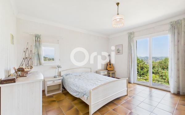 Maison à vendre    8 pièces • 280 m2 Mandelieu-la-Napoule