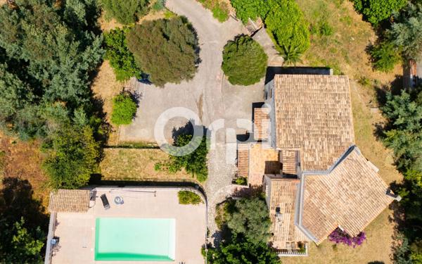 Maison à vendre    8 pièces • 280 m2 Mandelieu-la-Napoule