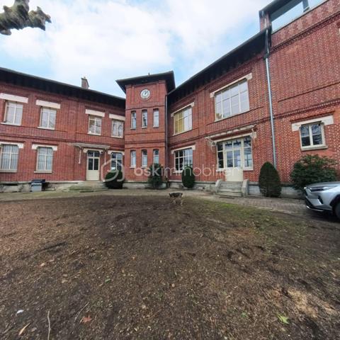 Immeuble commercial de 1 665 m²