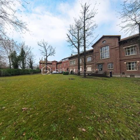 Immeuble commercial de 1 665 m²