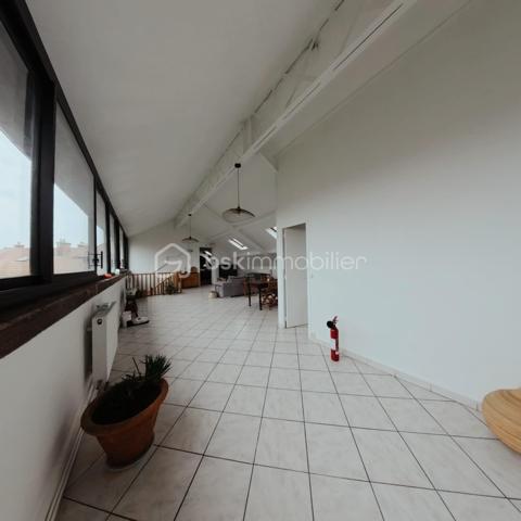 Immeuble commercial de 1 665 m²